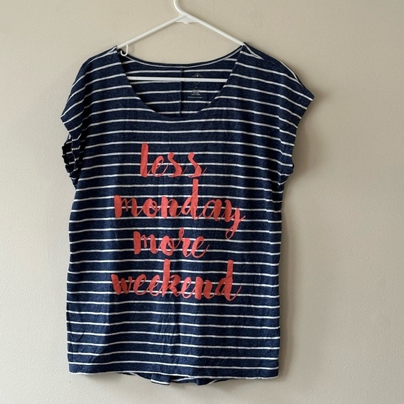 🎈🎈🎈St John’s  Bay Less Monday More Weekend T-Shirt Size Large - Picture 1 of 11
